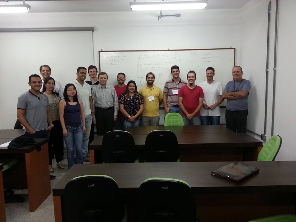 Escola de microscopia Foto Antiga.jpg