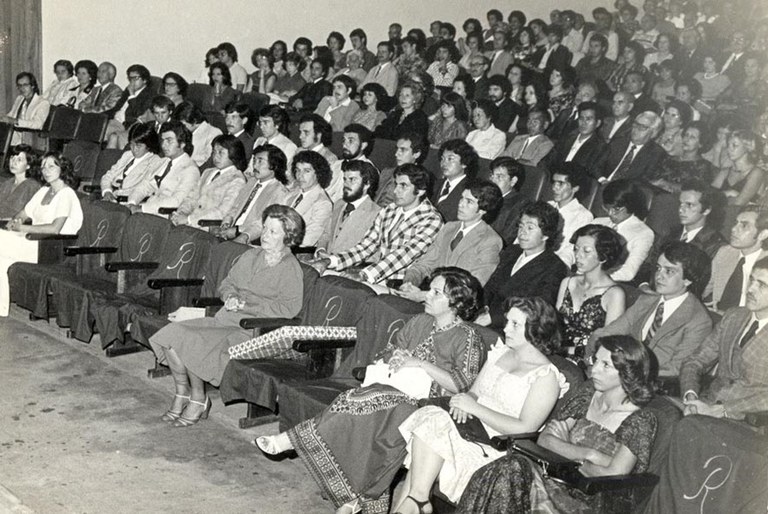 Graduation ceremony of the second class of Materials Engineering at UFSCar in 1976