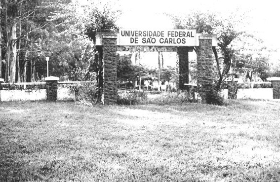 Portal DEMa_História.jpg UFSCar´s entrance gate in the early 70s when UFSCar and DEMa started their activities