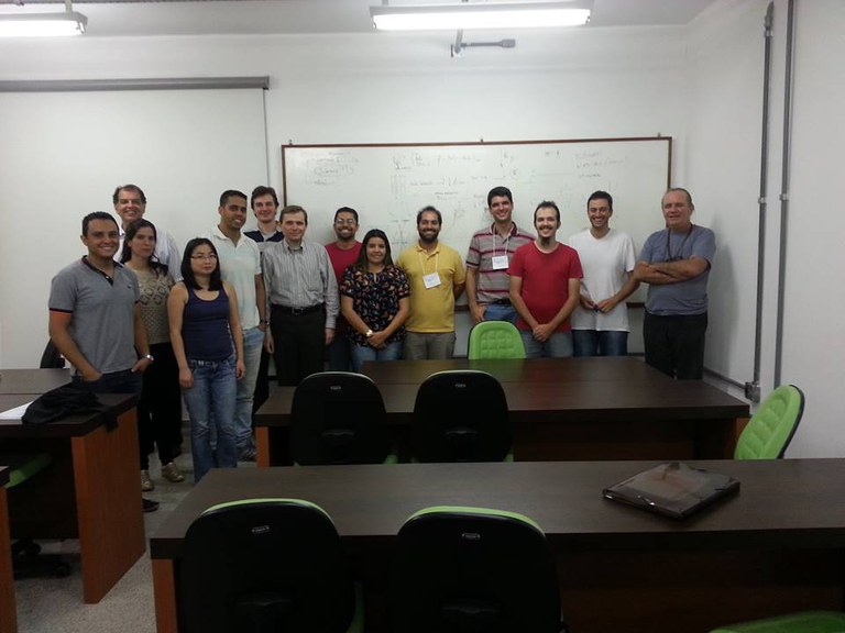 Escola de microscopia Foto Antiga.jpg